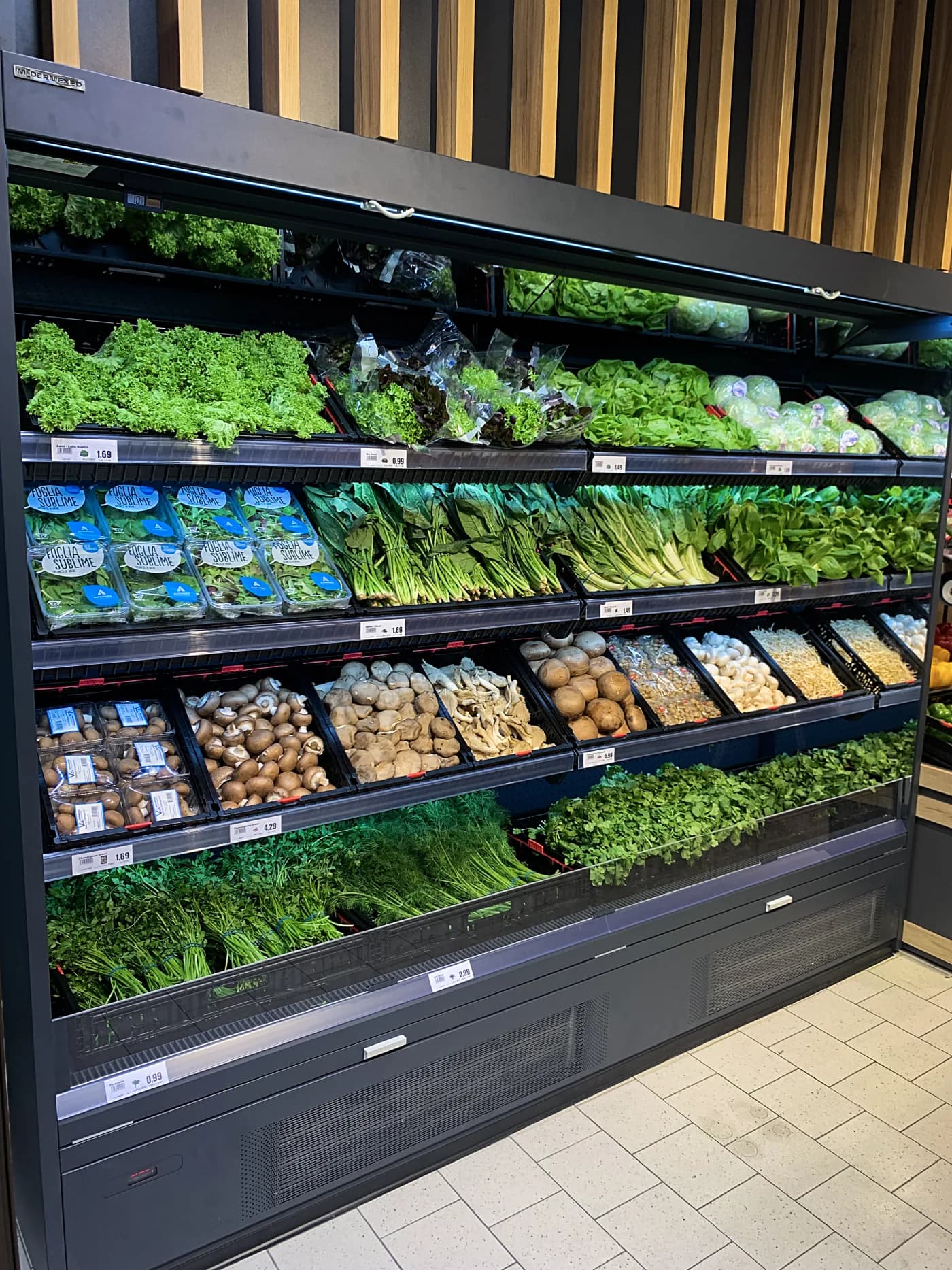 Mural refrigerado abierto Cooles Slim para producto fresco en tienda de alimentación — Modex Market